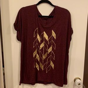 Maroon arrow tee